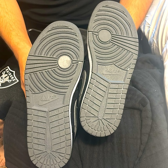 Men’s Air Jordan 1 retro mid SE - Picture 8 of 9